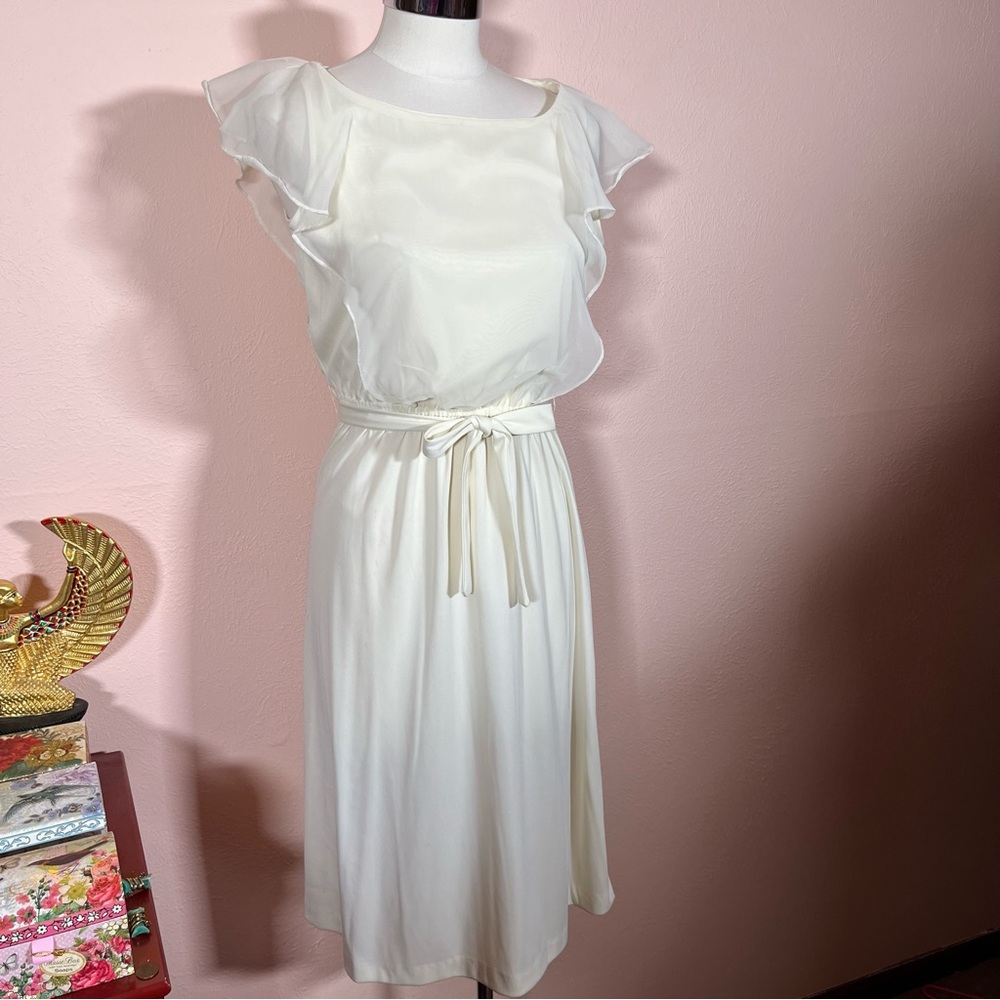 Vintage White Ivory Feminine ruffle shoulder Minimalist Belted Waist Dress 1970'